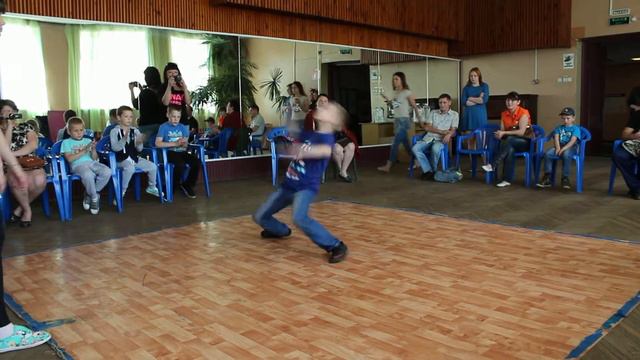 B-girl Лиза vs B-boy Гибкий смотреть онлайн
