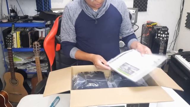 Mackie CR5 X Unboxing смотреть онлайн