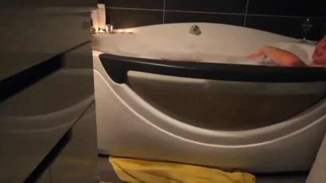 НЕОЖИДАННО ВОШЛИ В ВАННУЮ lvk смотреть онлайн