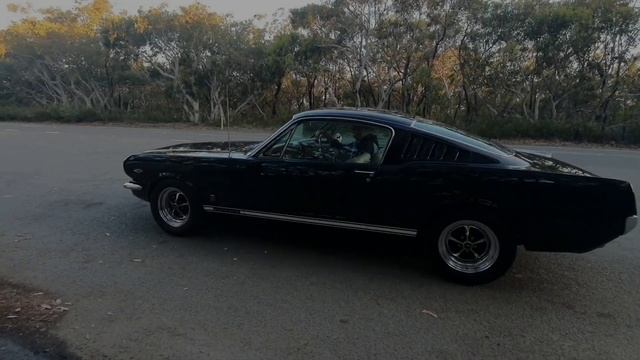 1966 Ford Mustang Exhaust Sound Before and After Headers смотреть онлайн