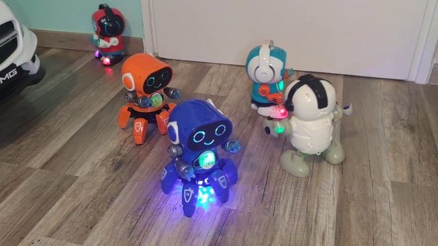 Dancing Challenge: Angry Birds Robot, Dancing Robot, Spider Robot, Octopus Robot on the Dancefloor смотреть онлайн