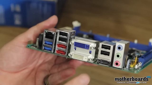 Intel DQ67EP Mini-ITX LGA 1155 Motherboard Unboxing смотреть онлайн