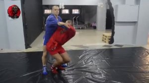 Как делать бросок через бедро(БРОСОК БЕДРО)