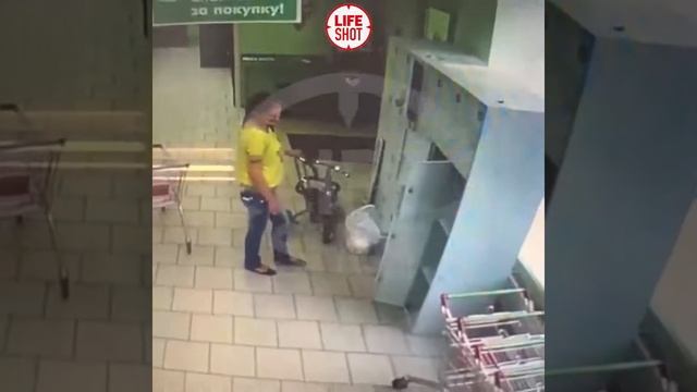 Видео из супермаркета в Сергиевом Посаде, где якобы заперли ребенка в камере хранения смотреть онлайн