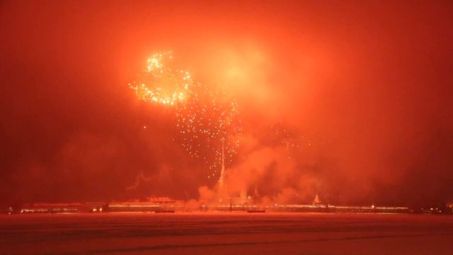 Салют 27 января 2019 года над заснеженной Невой. смотреть онлайн