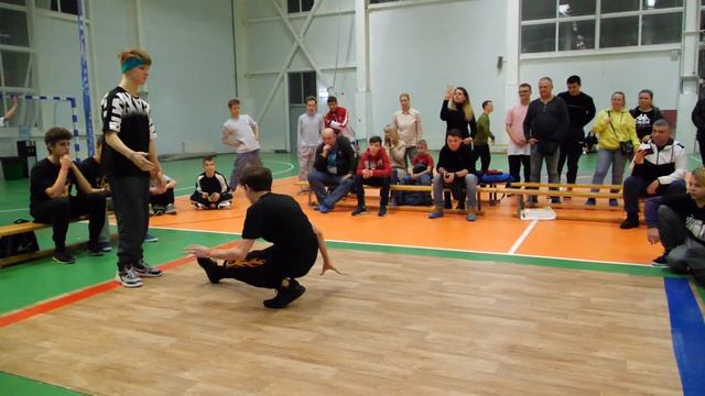 bboy Артикет vs Dan Fox top8 - брейкданс чемпионат г.Королев смотреть онлайн
