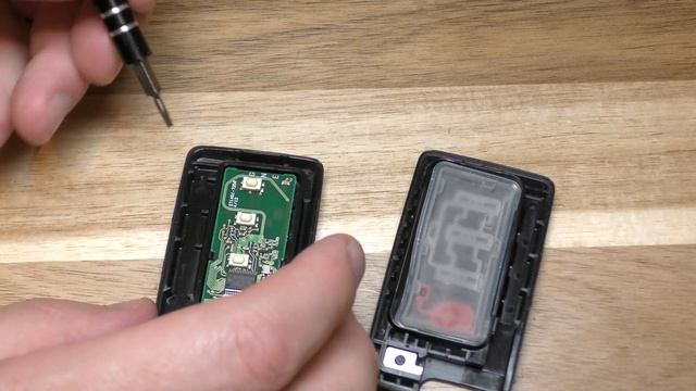Subaru Outback / Legacy Key Fob Battery Replacement - EASY DIY смотреть онлайн