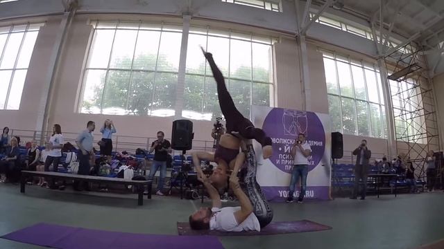 Акройога - перформанс на открытии 3 международного дня йоги в Самаре 2017 смотреть онлайн