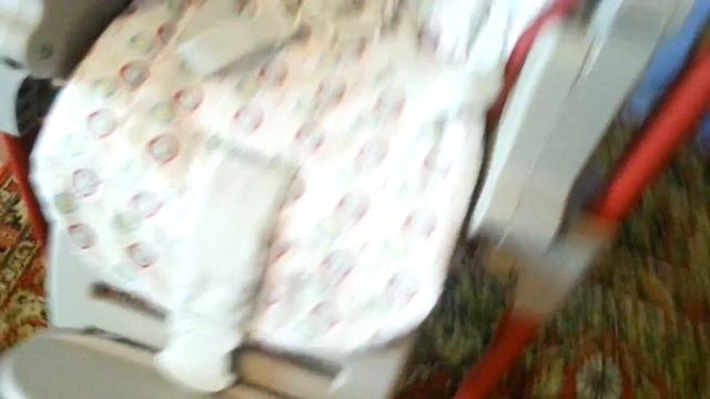 Как сложить и разложить одной рукой стульчик для кормления Chicco Polly Magic смотреть онлайн