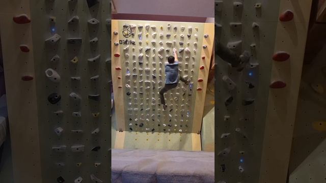 Moonboard Benchmark: Blissful Ignorance (7b / V8) смотреть онлайн