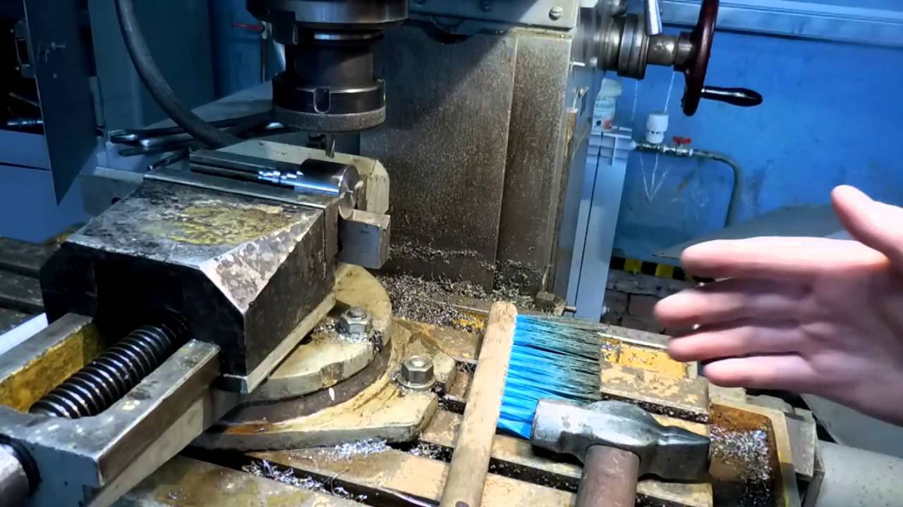 Как сделать отверстие на РАДИУСЕ??? СЛОЖНАЯ РАБОТА. смотреть онлайн