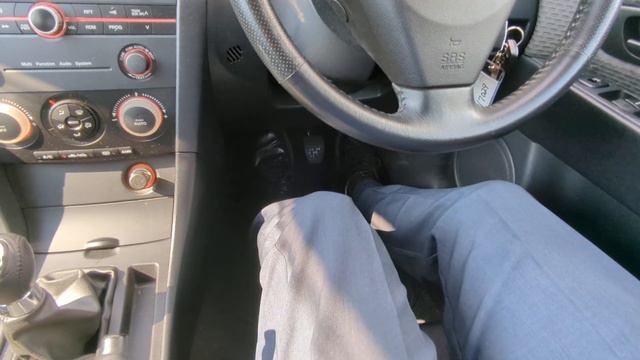 Johnny's Used Cars Okinawa - 2006 Mazda Axela (17029) смотреть онлайн