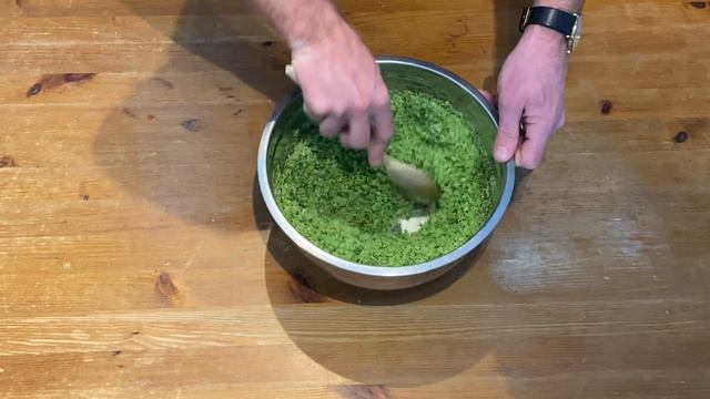 How To Make Wild Garlic Salt | The Hedgerow Kitchen смотреть онлайн