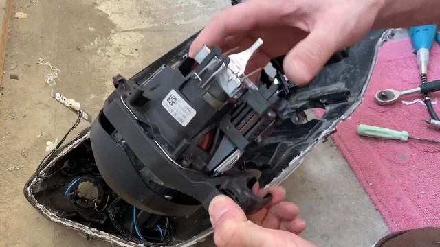 “Взорвал” фару BMW F30