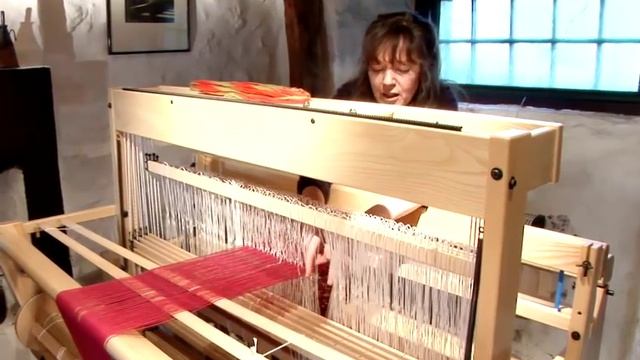 How To Set Up A Standard Loom For Weaving смотреть онлайн