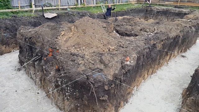 Песчанная подушка - зачем она нужна? Строительство дома. Часть 2. смотреть онлайн