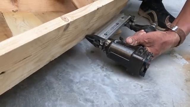 Extremely Easy Weekend Woodworking Project // Build A Unique Modern Tree Planting Box - DIY! смотреть онлайн