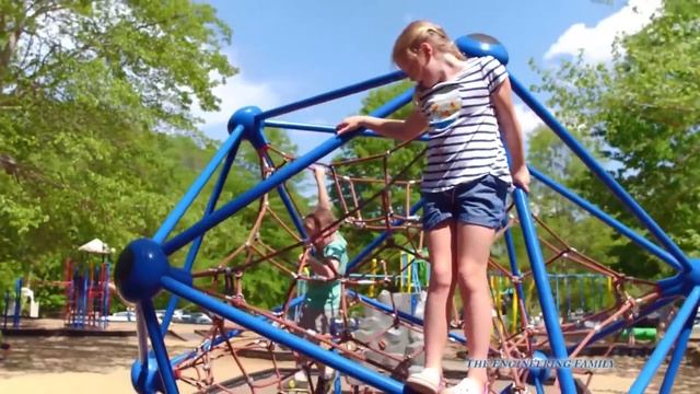Assistant Pretend Play with a fun Robot Play Date at the Park with Crystal смотреть онлайн
