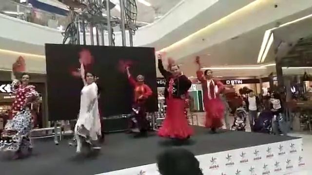 Sevillanas con Abanico. Севильянас с веером. ALMATY POR SEVILLANAS. смотреть онлайн