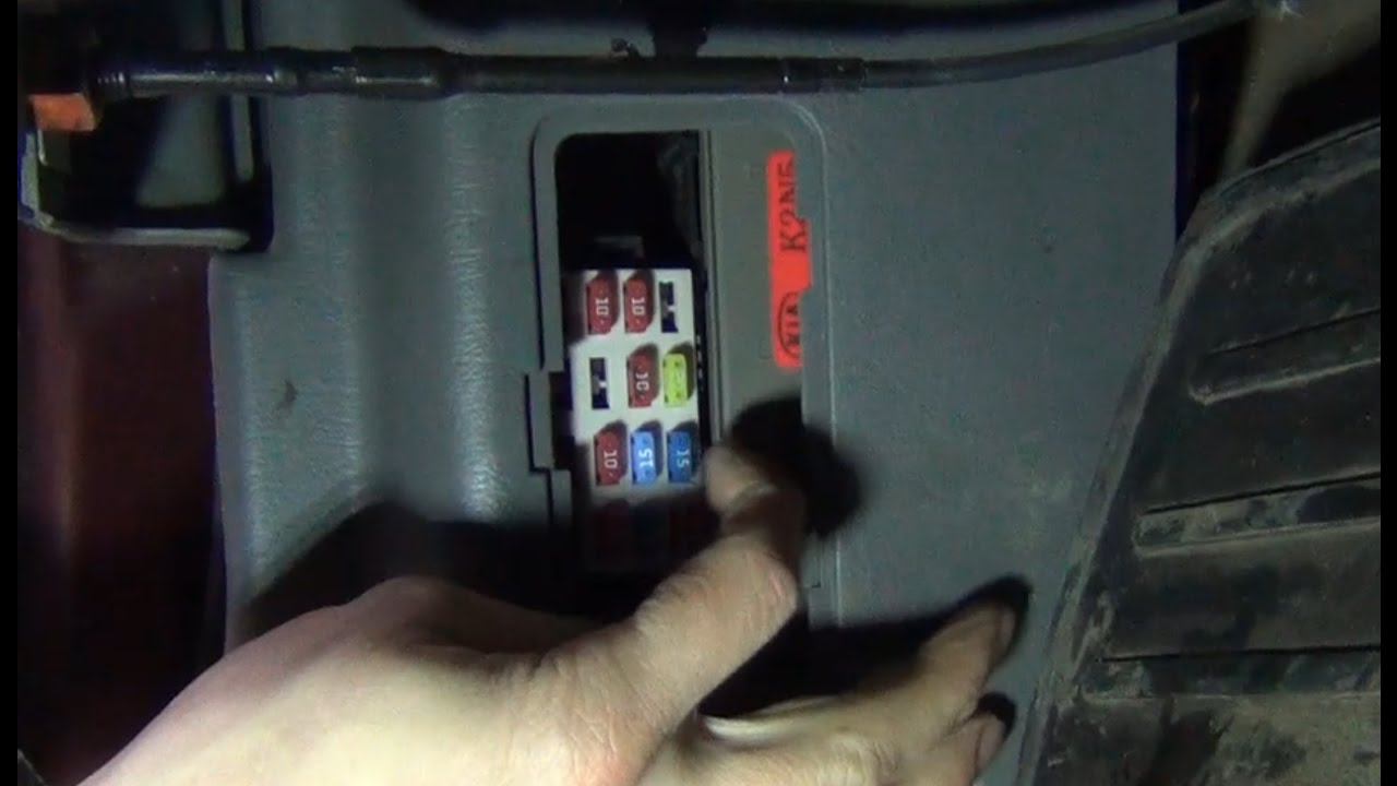 Замена предохранителя электроподогрева сидений KIA - Spectra смотреть онлайн