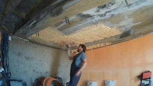 Утепление потолка, напыляемый утеплитель Polynor. Ремонт гаража своими руками.