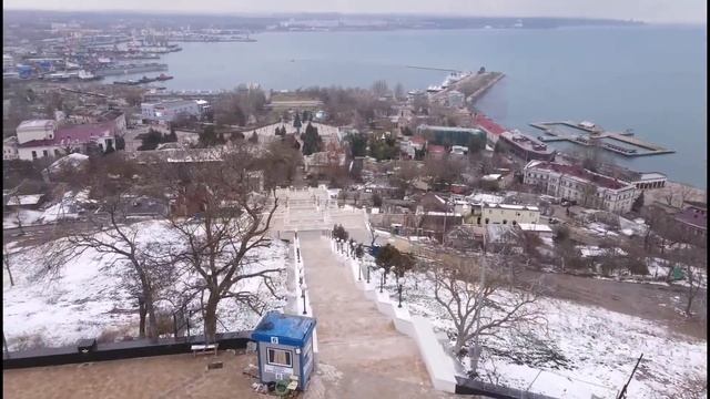 Крым.СНОС моста в Керчи.Снесли южную устойную опору.МИТРИДАТСКАЯ лестница после СНЕГОПАДА смотреть онлайн