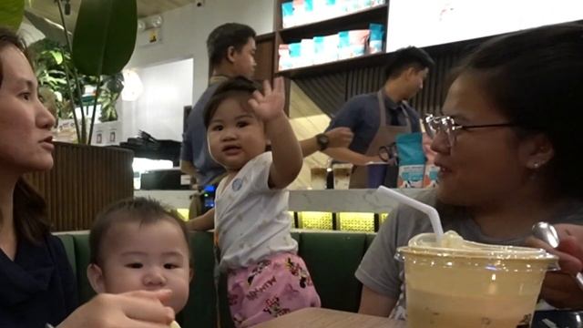 Day snippets (Sam at 7 months, practice standing - new milestone!) смотреть онлайн