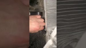 Замена фильтр в салоне печка Пежо партнёр