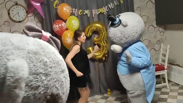Медведи пришли на праздник день рождения к маленькой девочке на 3 годика смотреть онлайн