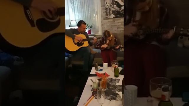 # Внучка играет на укулеле ! смотреть онлайн