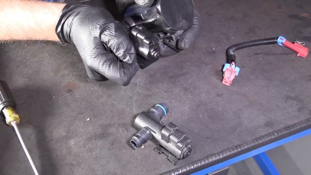 How to Replace EVAP Solenoid 07-13 Chevy Silverado смотреть онлайн
