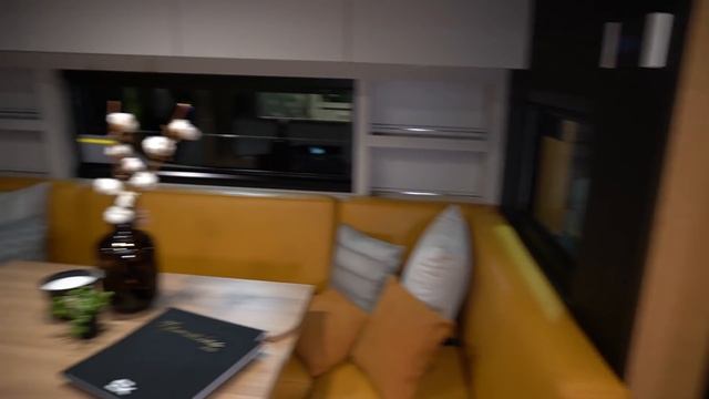 Größte Wohnmobile Europas: STX 2021 - 3 Slideouts Mercedes Benz Actros 2021 Motorhome