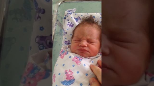 Малышке Адель 1 день