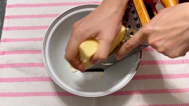 Осетинские пироги с сыром и картофелем. Тонкое, нежное тесто и много начинки! смотреть онлайн