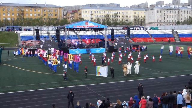 Участие ансамбля "Овация" с другими коллективами в поздравлении Мурманской области с 80-тилетием смотреть онлайн