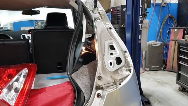 FORD FIESTA How to Replace or Remove tail Lamp assembly смотреть онлайн