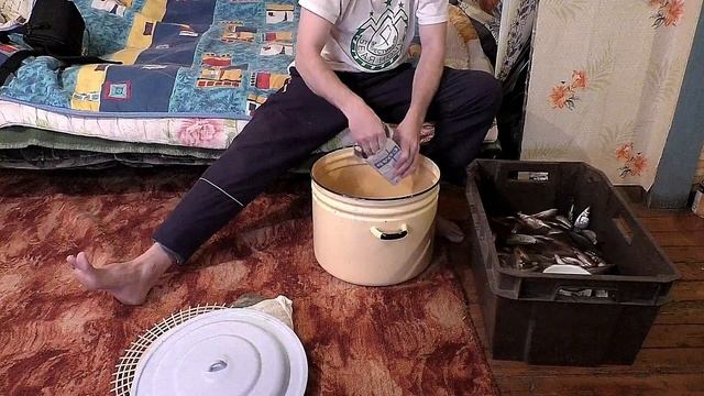 Как Правильно Солить и Сушить РЫБУ / Вяленая Таранка /Дедовский метод! Вкусно и просто! смотреть онлайн