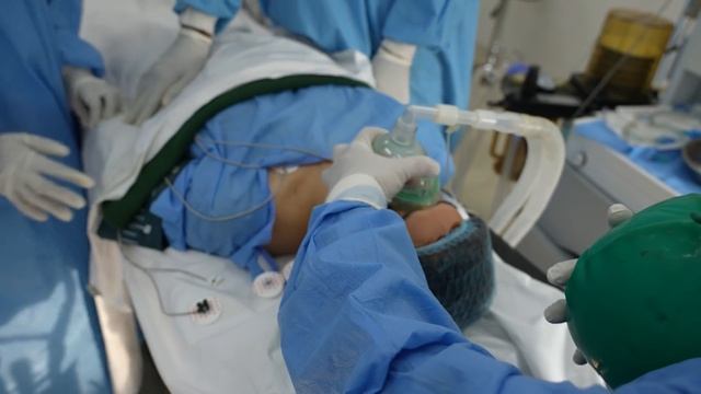 Girl Going under Anesthesia before Surgery смотреть онлайн