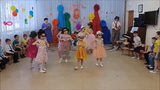 Поздравления с 8 Марта от старшей группы смотреть онлайн