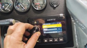 Крутая музыка в прогулочной лодке. Профессиональная установка в катер YAVA XL. Сабвуфер в лодку