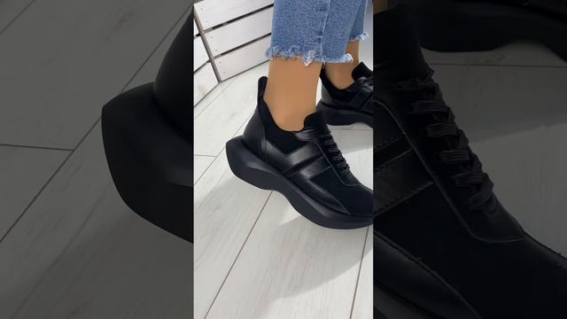 Кроссовки женские черные из натуральной кожи и замши (9432).Цена: 77 $. смотреть онлайн
