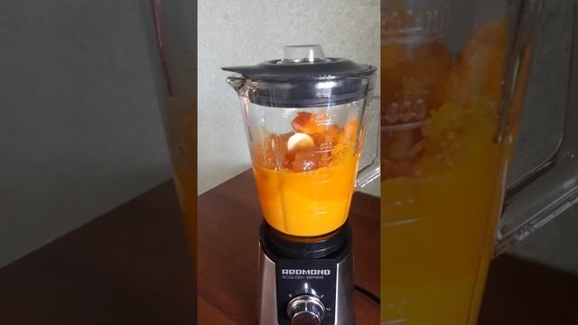 Блендер Redmond RSB-M3401 - тыквенный смузи с мёдом и бананом смотреть онлайн