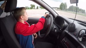 УЧУСЬ ВОДИТЬ МАШИНУ