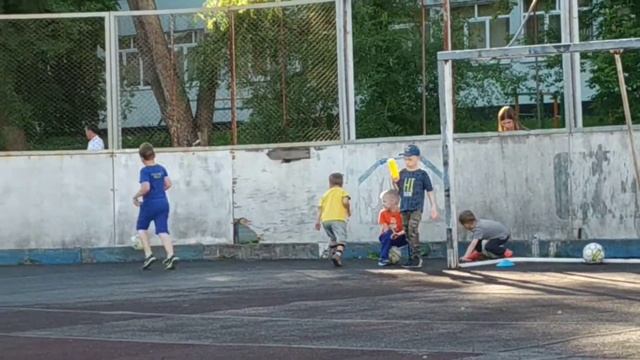 Тренировки по футболу. Фаддею 5 лет смотреть онлайн