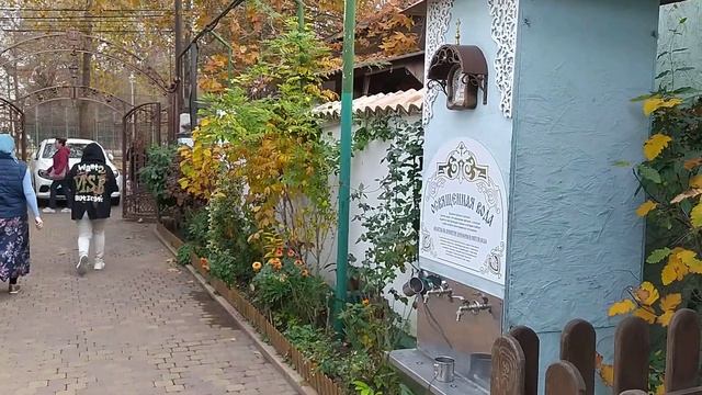 Храм иконы Божией Матери "Умиление", двор храма // 4 ноября 2021 года смотреть онлайн