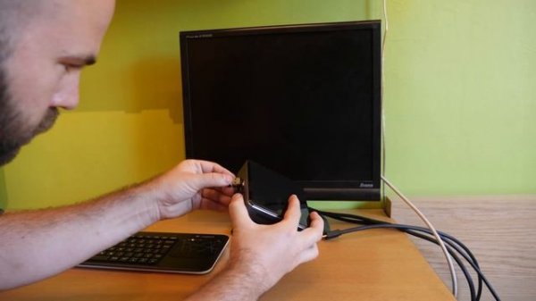 INTEL NUC KIT NUC7i5BNK Assembly as Living Room Media Center