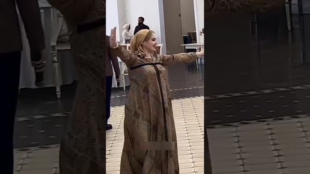 Грациозный танец чеченской красавицы.#лезгинка смотреть онлайн