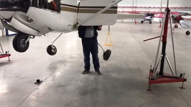 Проверка работоспособности системы выпуска/уборки шасси смотреть онлайн