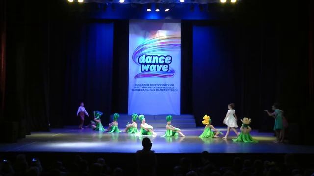 DanceWawe 2017. Танцевальное шоу. 10-13 лет Образцовая студия современной хореографии Дефиле смотреть онлайн