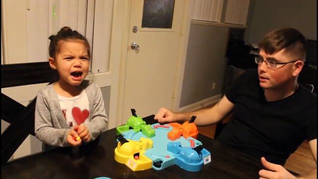 GAME NIGHT: HUNGRY HUNGRY HIPPOS | BOMARFAMILYFUN смотреть онлайн